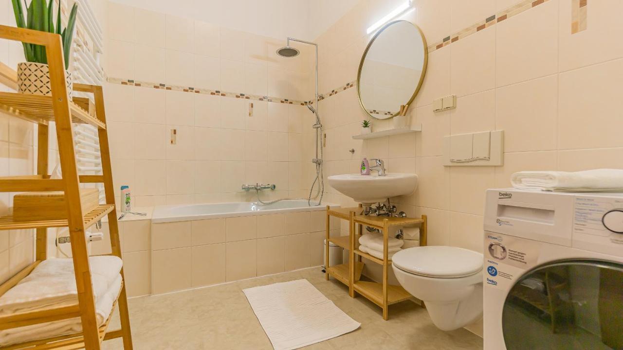 Cityapartment - 53 M², 2 Zimmer, Zentral, Netflix, Kueche, Waschmaschine Cottbus Exterior photo